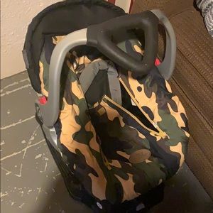 NEW CARSEAT AND BASE!!